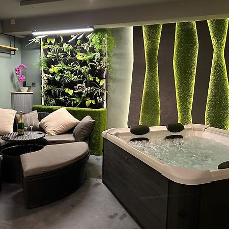 Leo Apartment Suite & Private Spa Zone - Old City 브라티슬라바 외부 사진