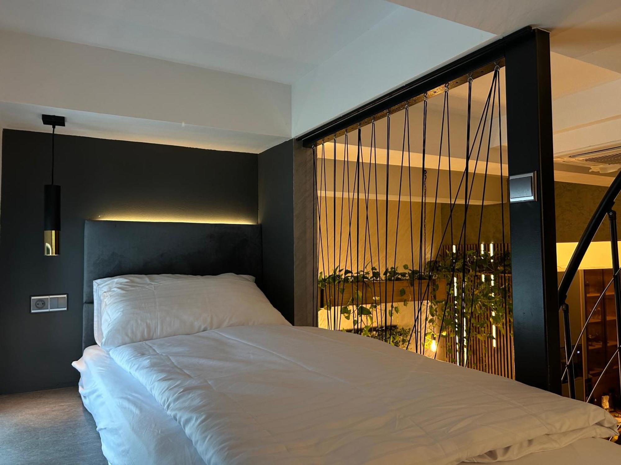 Leo Apartment Suite & Private Spa Zone - Old City 브라티슬라바 외부 사진