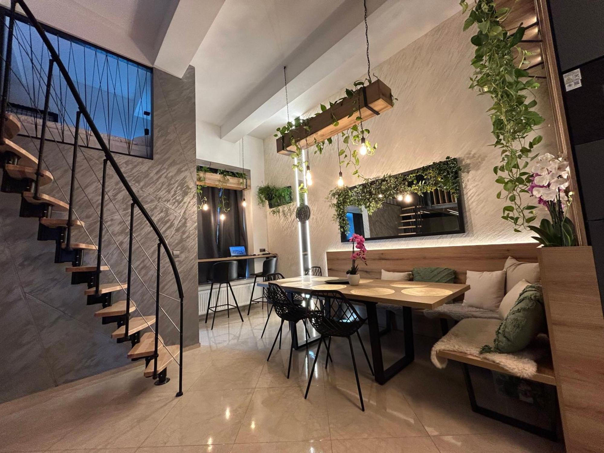 Leo Apartment Suite & Private Spa Zone - Old City 브라티슬라바 외부 사진