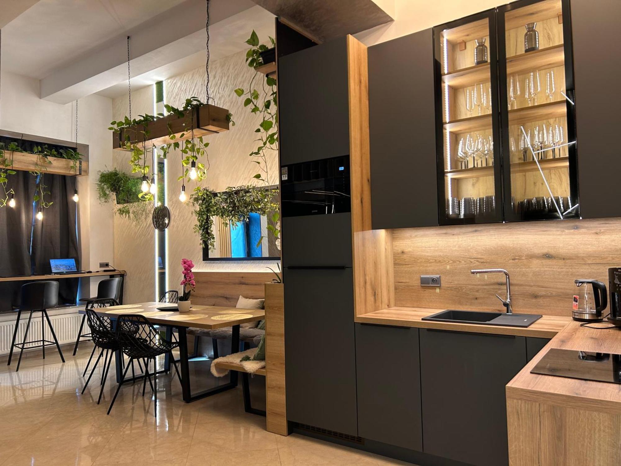 Leo Apartment Suite & Private Spa Zone - Old City 브라티슬라바 외부 사진