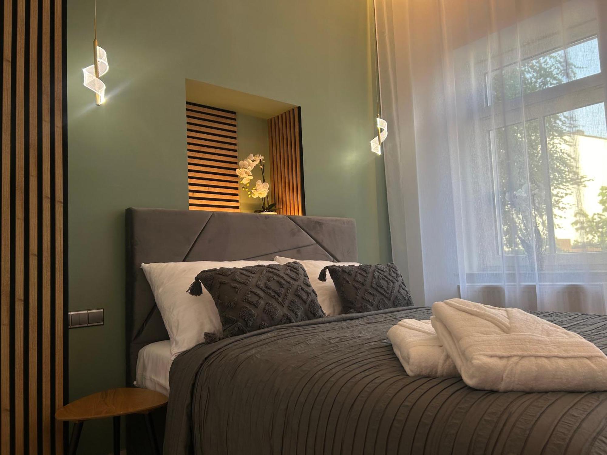 Leo Apartment Suite & Private Spa Zone - Old City 브라티슬라바 외부 사진