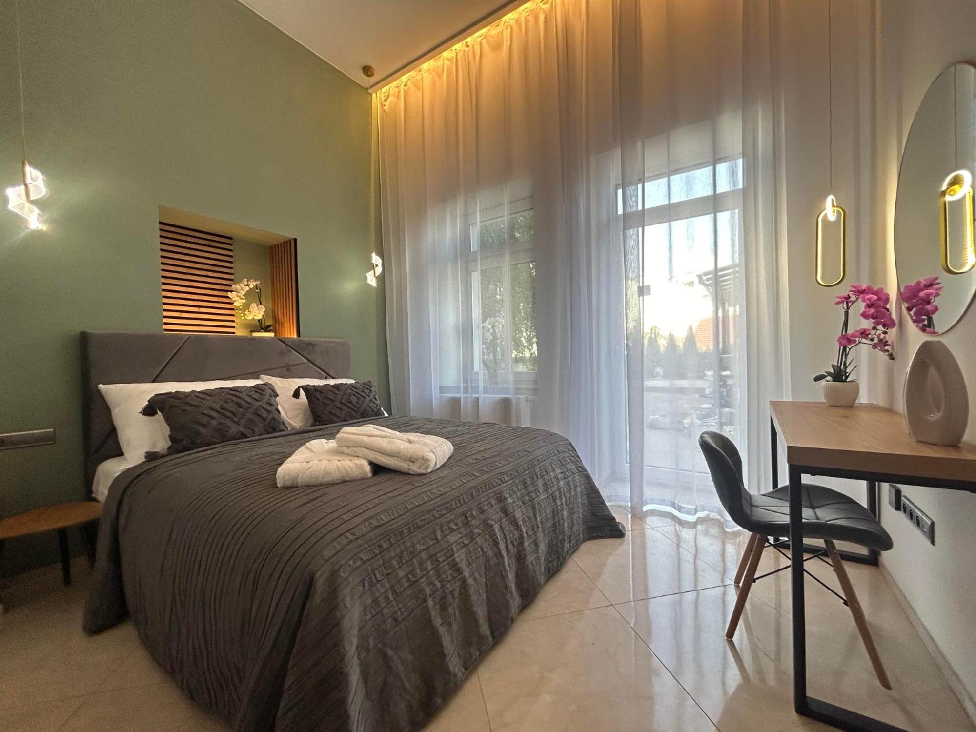 Leo Apartment Suite & Private Spa Zone - Old City 브라티슬라바 외부 사진