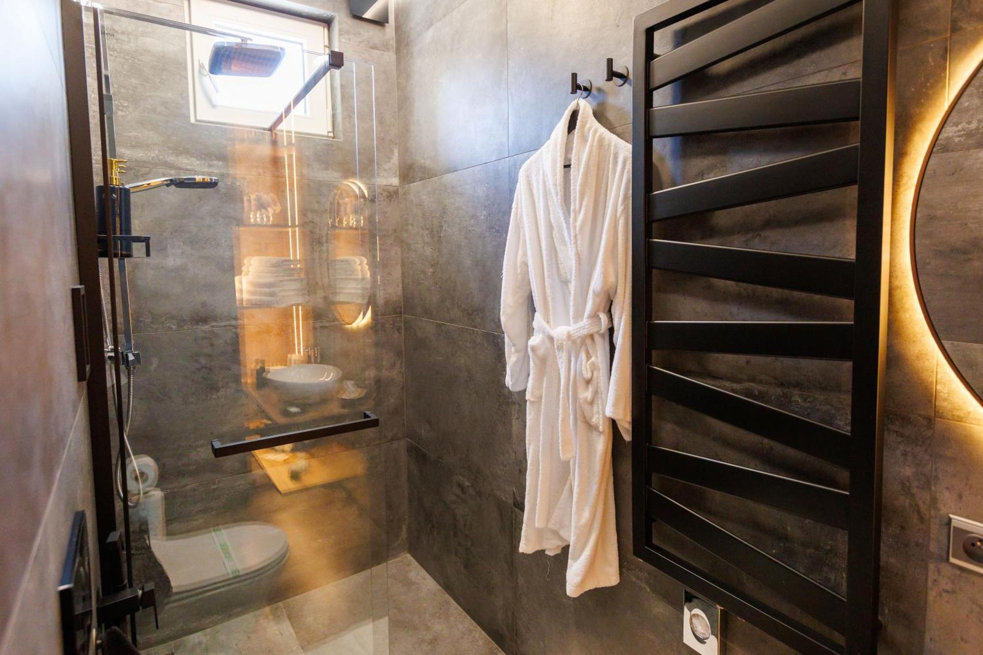 Leo Apartment Suite & Private Spa Zone - Old City 브라티슬라바 외부 사진
