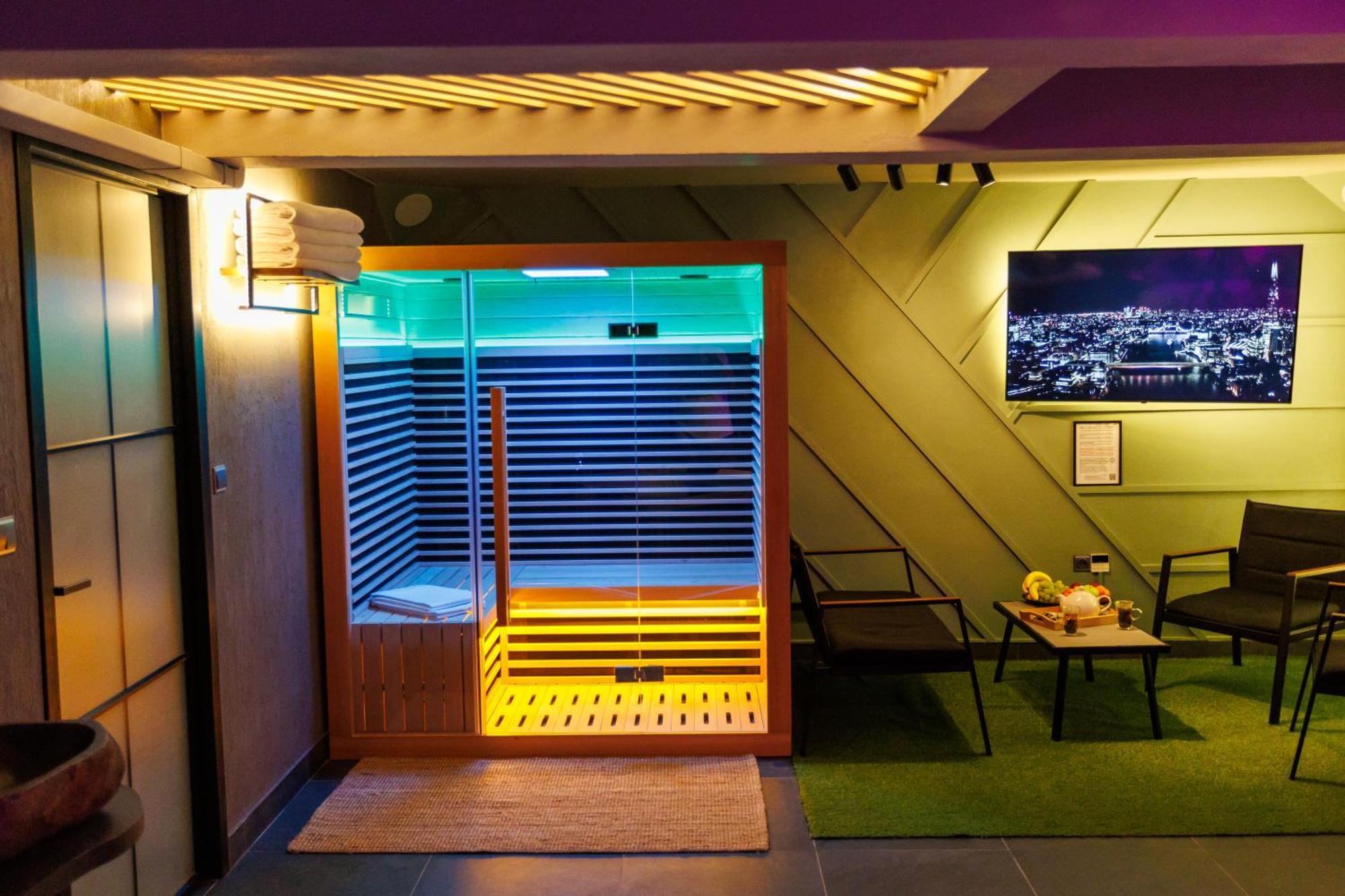 Leo Apartment Suite & Private Spa Zone - Old City 브라티슬라바 외부 사진