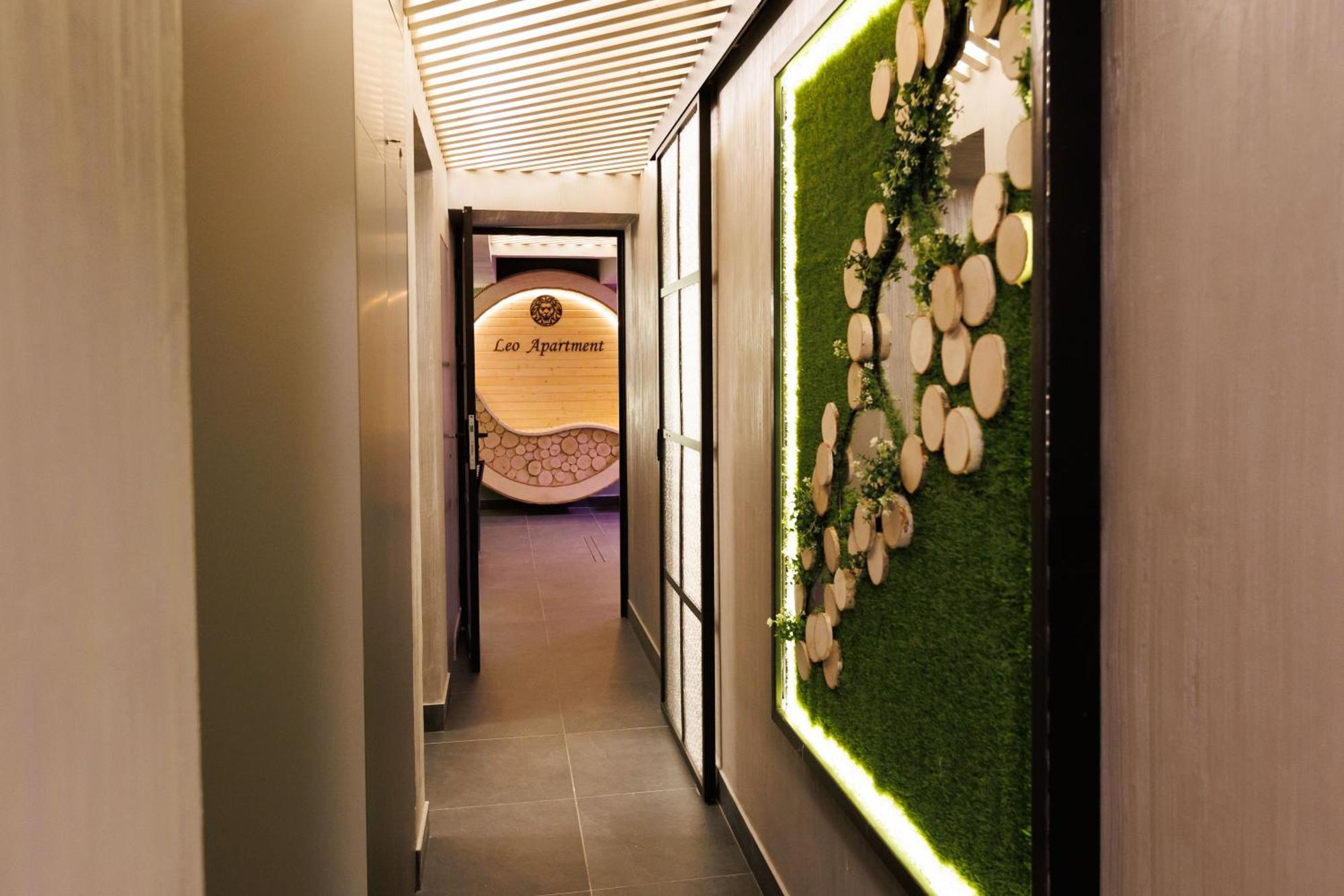 Leo Apartment Suite & Private Spa Zone - Old City 브라티슬라바 외부 사진