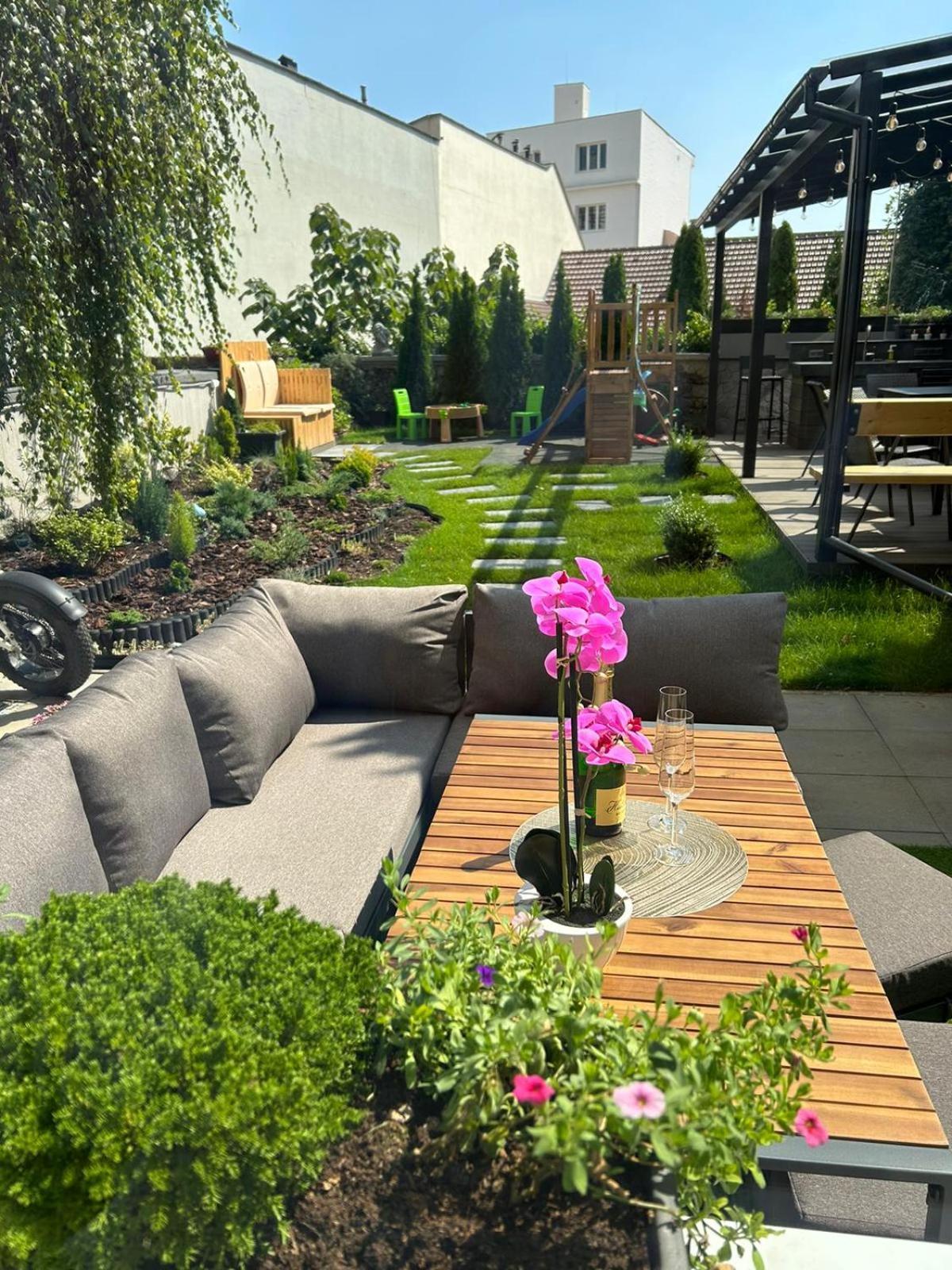 Leo Apartment Suite & Private Spa Zone - Old City 브라티슬라바 외부 사진