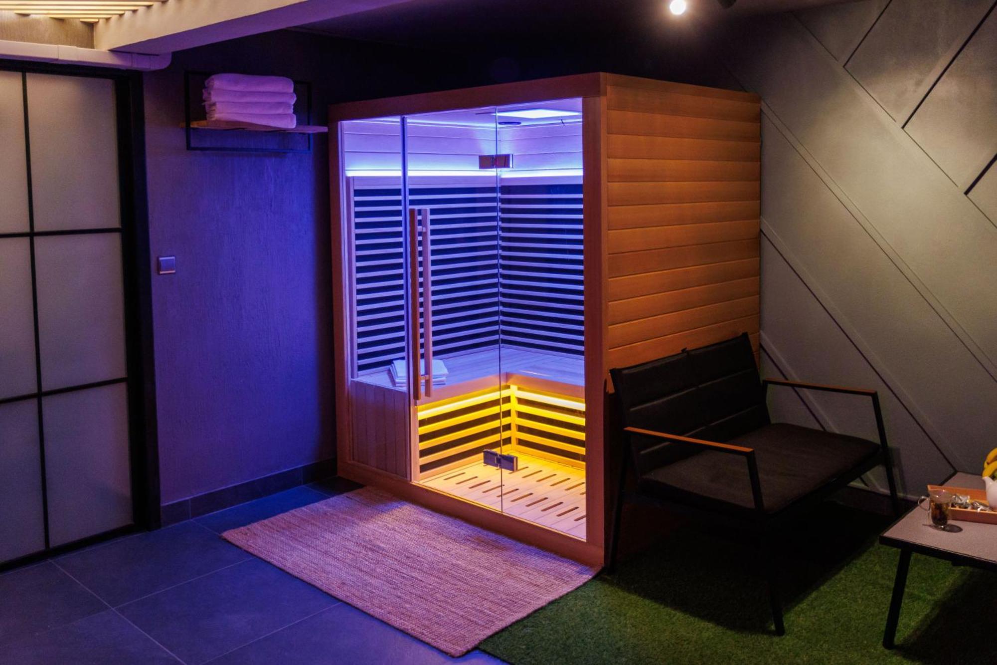 Leo Apartment Suite & Private Spa Zone - Old City 브라티슬라바 외부 사진