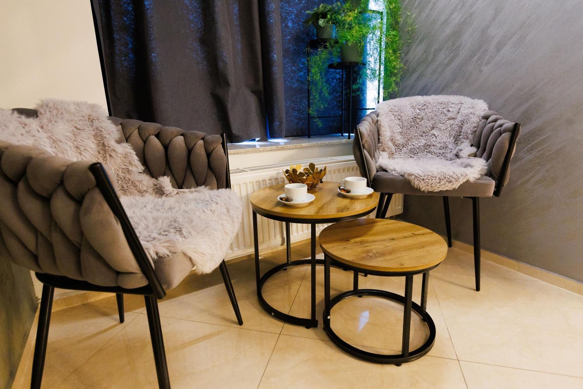 Leo Apartment Suite & Private Spa Zone - Old City 브라티슬라바 외부 사진
